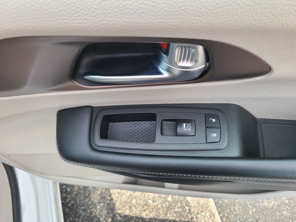 Used 2023 Chrysler Voyager LX FWD image 11