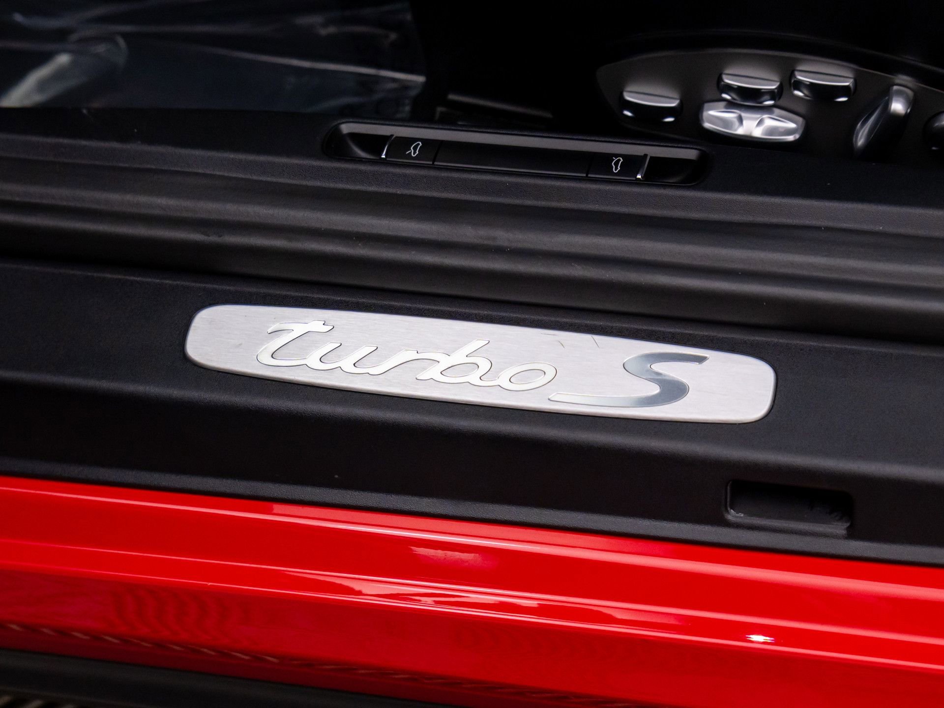 Used 2014 Porsche 911 Turbo S image 17