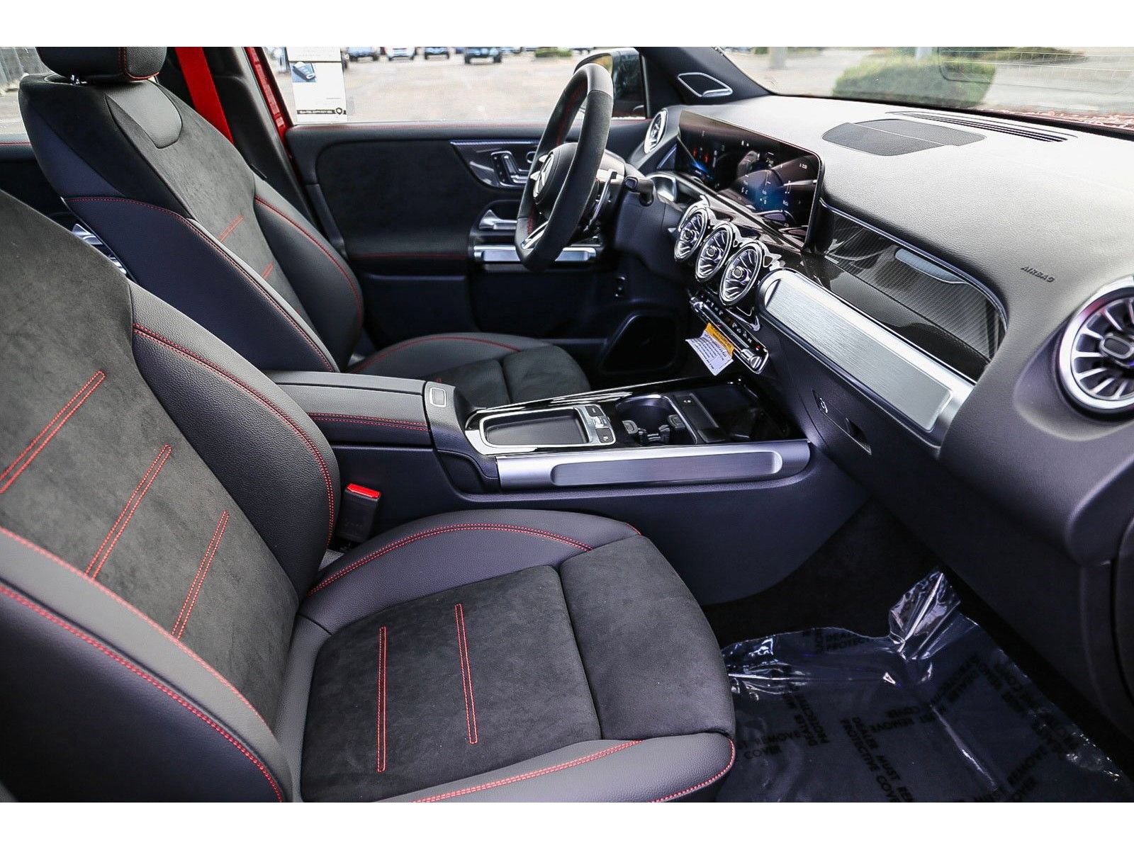 Used 2025 Mercedes-Benz GLB 35 AMG 4MATIC image 21