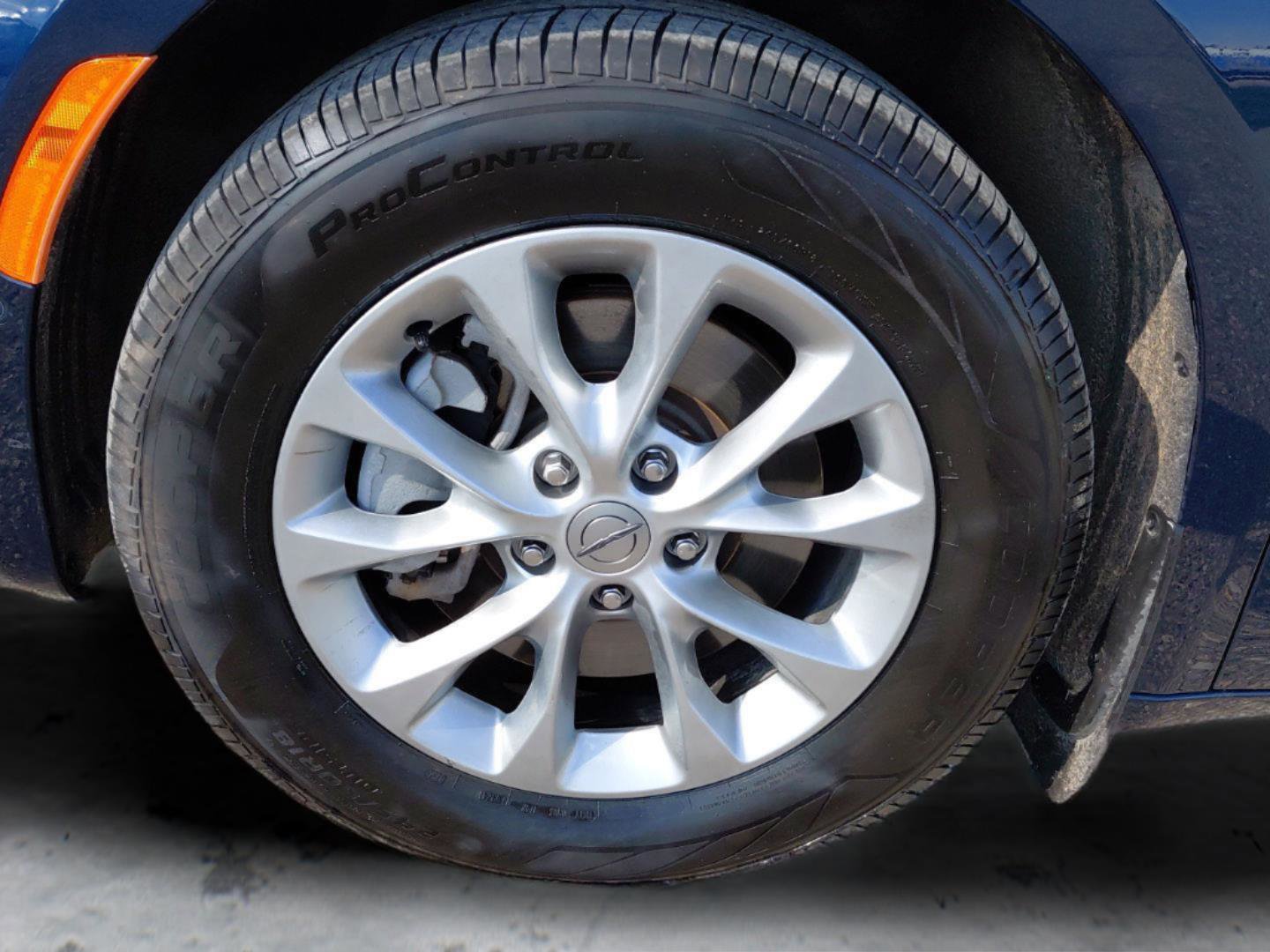 Used 2024 Chrysler Pacifica Touring-L AWD/4WD image 10