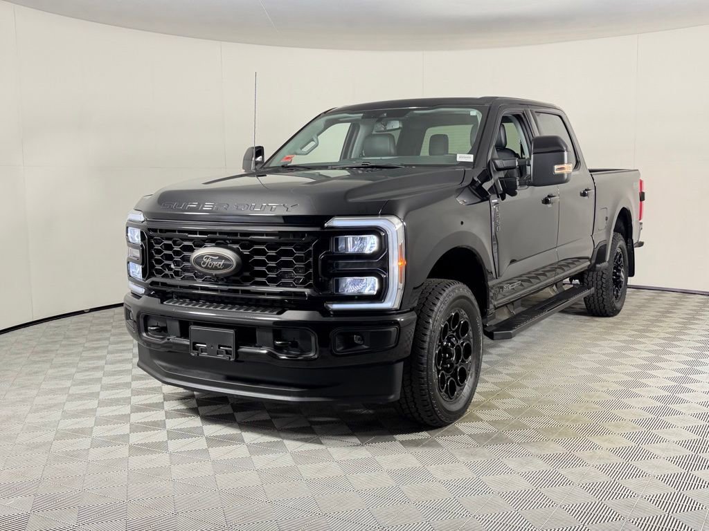 Used 2025 Ford F350 Lariat w/ Black Appearance Package image 4