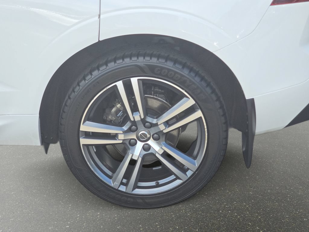 Used 2020 Volvo XC60 T5 Momentum w/ Protection Package Premier AWD/4WD image 34