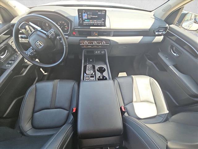 Used 2025 Honda Pilot Touring image 17