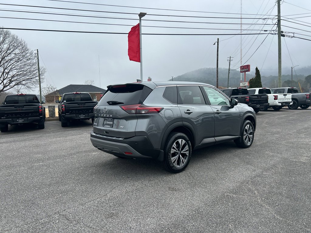 Used 2023 Nissan Rogue SV image 3