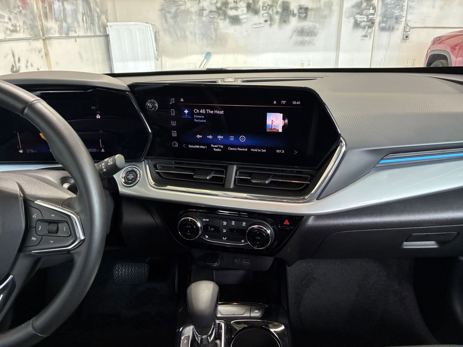 Used 2025 Chevrolet Trax LT w/ LT Convenience Package FWD image 17