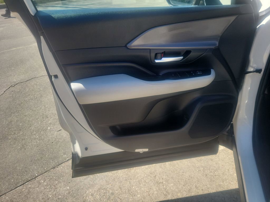 Used 2024 Toyota Grand Highlander XLE image 22