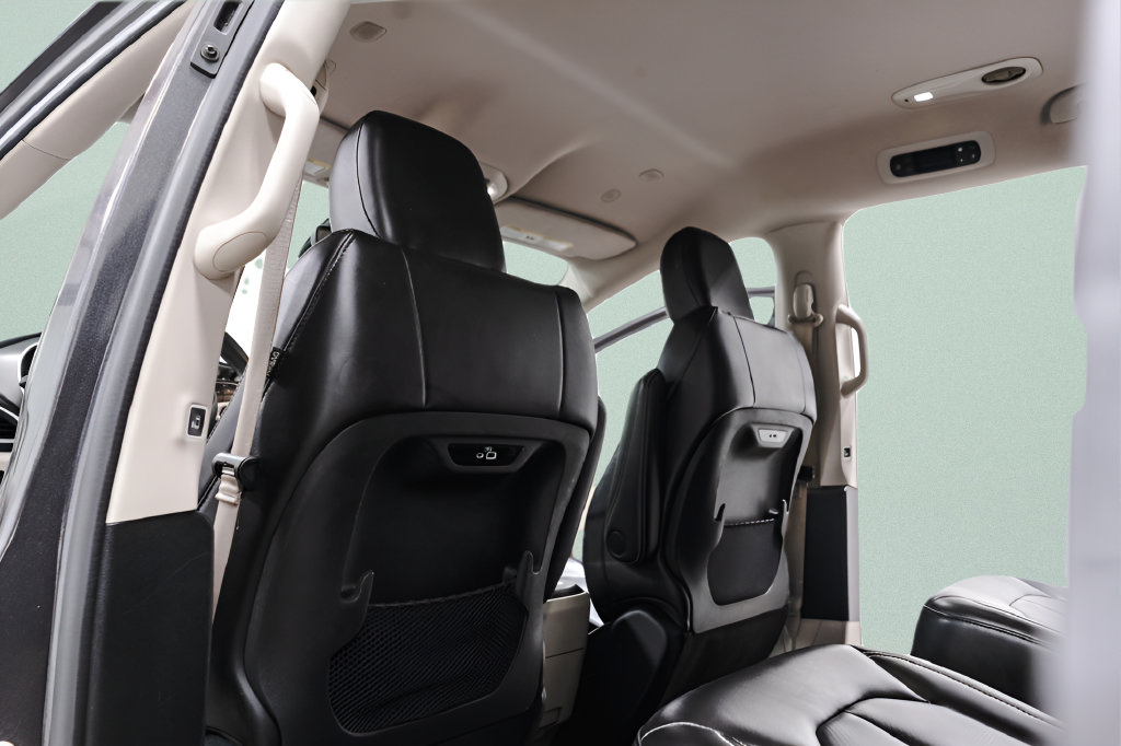 Used 2023 Chrysler Pacifica Touring-L FWD image 31