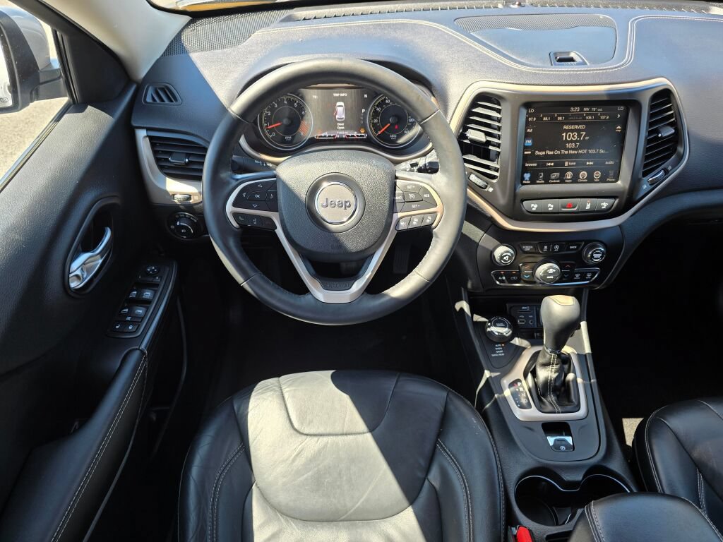 Used 2015 Jeep Cherokee Limited w/ Technology Group AWD/4WD image 2