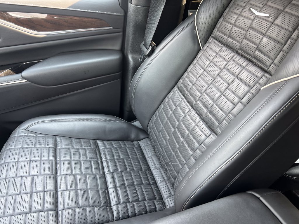 Certified 2024 Cadillac Escalade ESV Premium Luxury Platinum AWD/4WD image 49