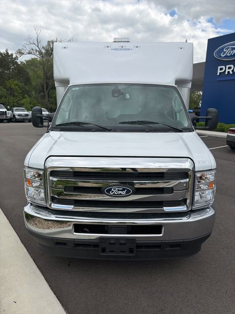 New 2027 Ford E-450 and Econoline 450 Super Duty w/ Power Equipment Group RWD image 8
