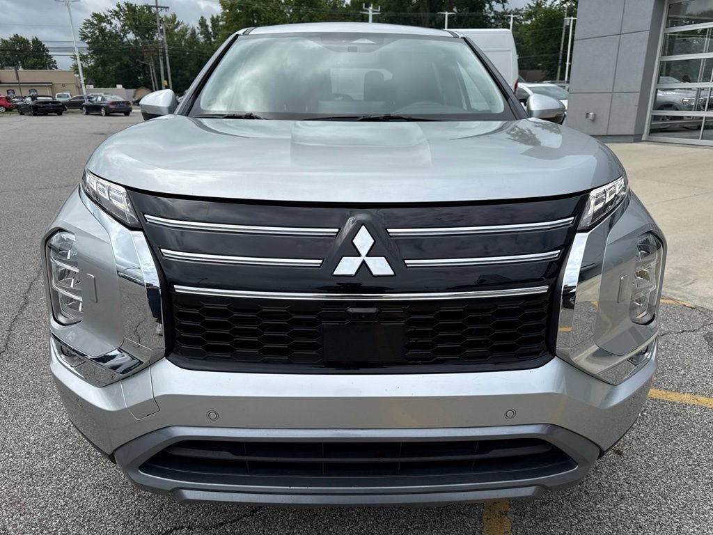 Used 2025 Mitsubishi Outlander SE AWD/4WD image 11