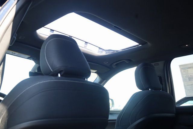 New 2025 Jeep Grand Cherokee Laredo w/ Luxury Tech Group I image 21