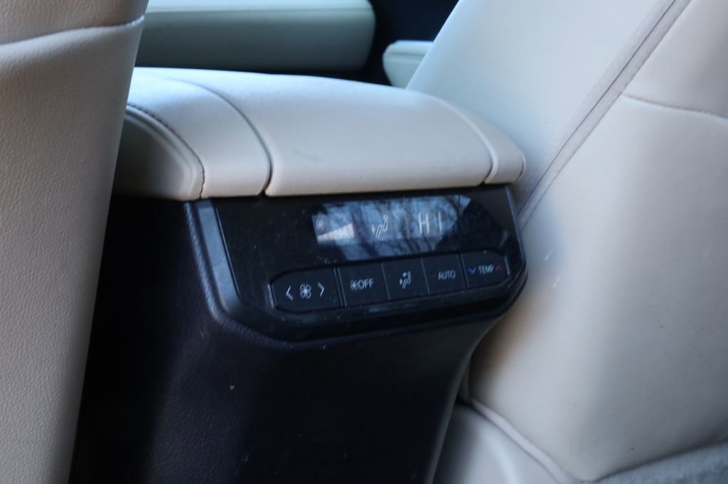 Used 2023 Toyota Highlander XLE image 13