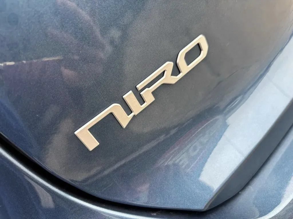 Used 2023 Kia Niro SX Touring FWD image 9