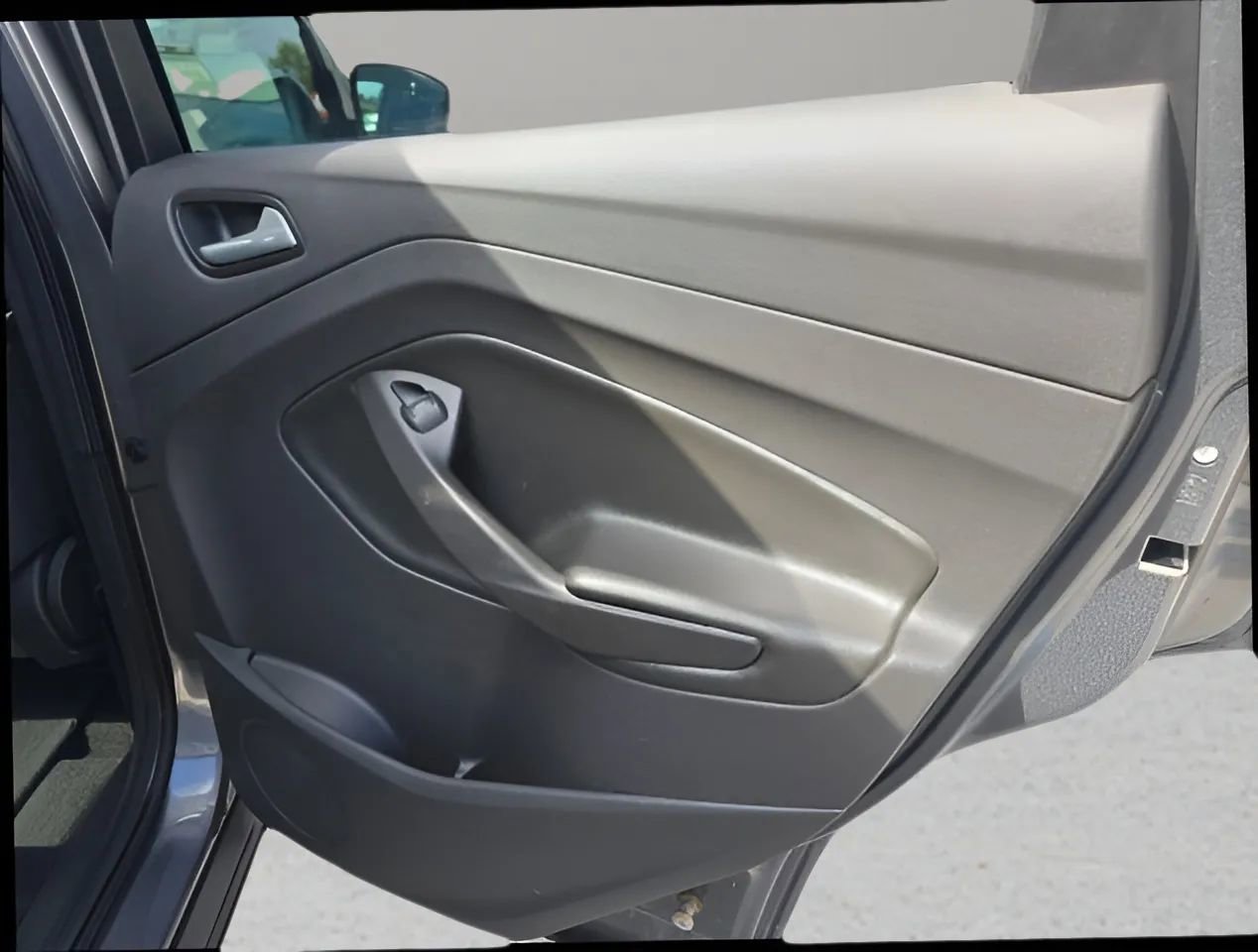 Used 2014 Ford Escape SE image 16