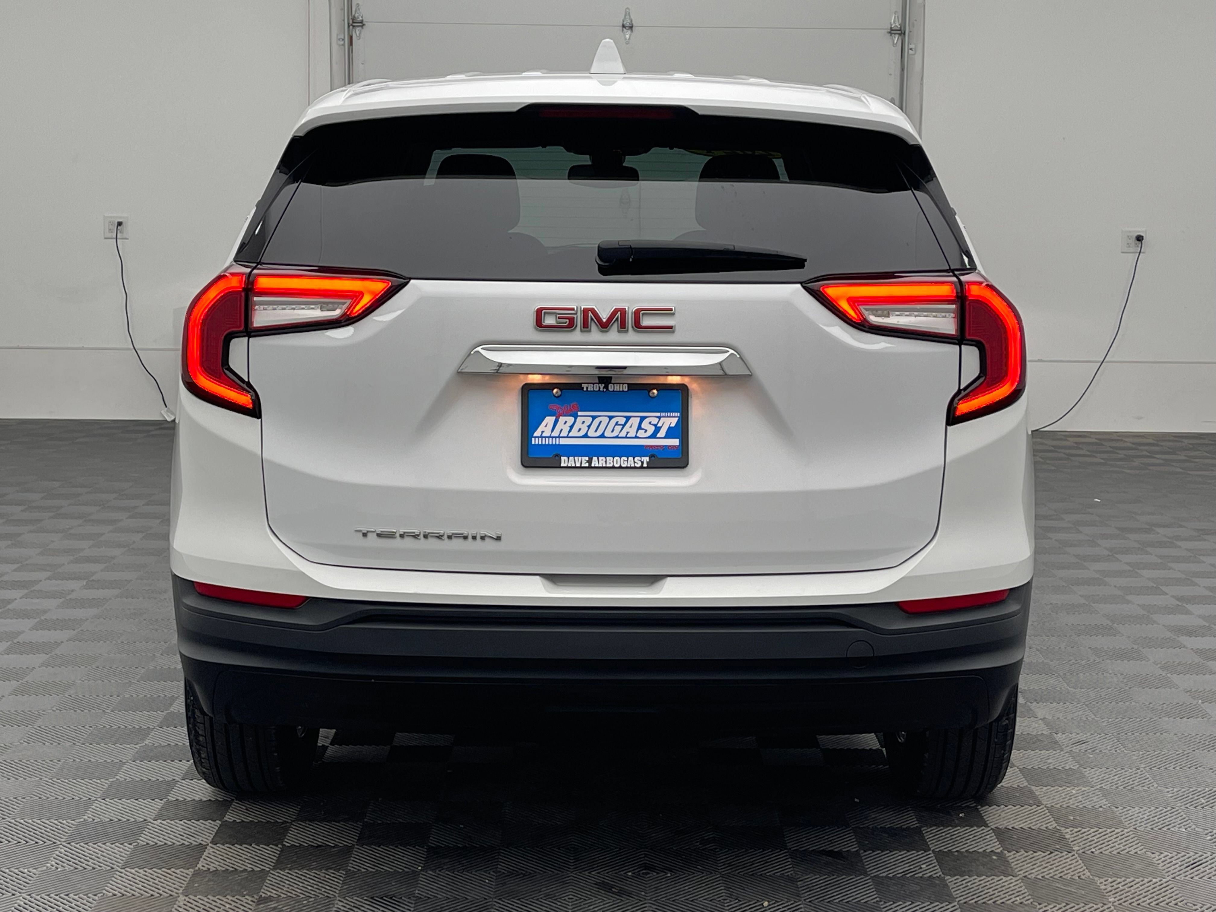 Used 2024 GMC Terrain SLE FWD image 6