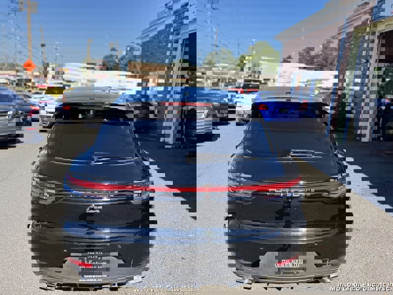 Used 2021 Porsche Macan image 3