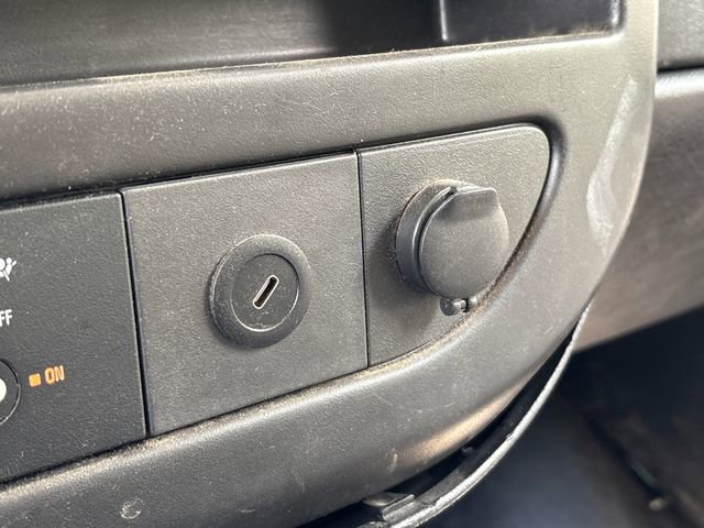 Used 2017 Chevrolet Express 2500 RWD image 17