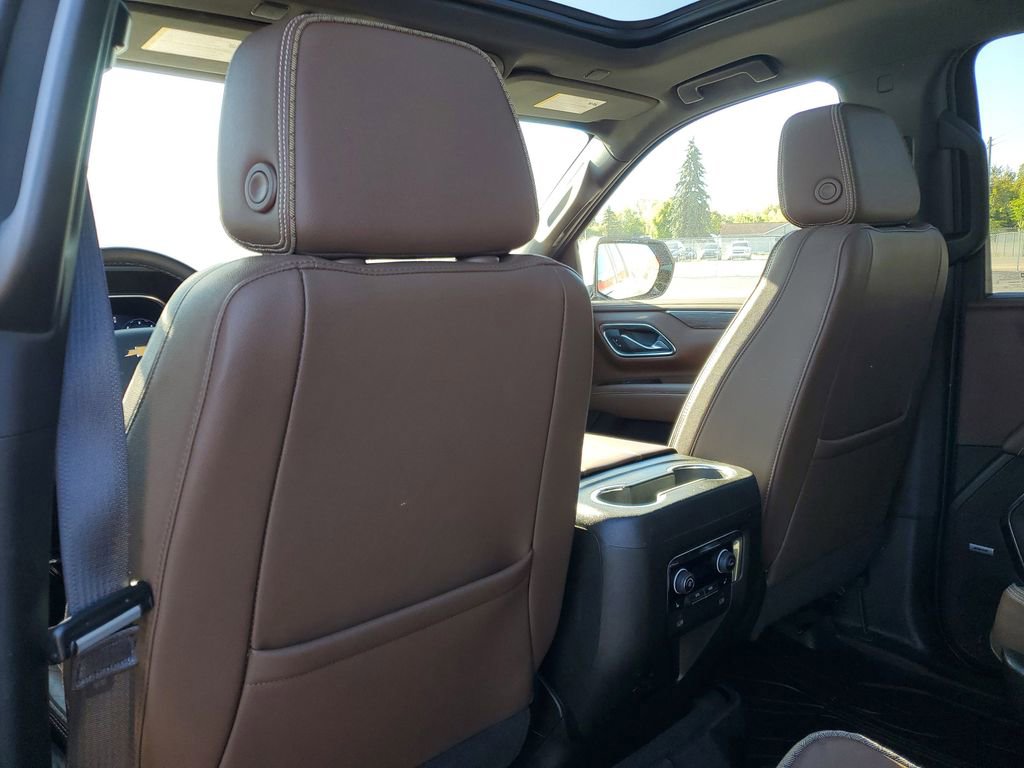 Used 2023 Chevrolet Suburban High Country image 32