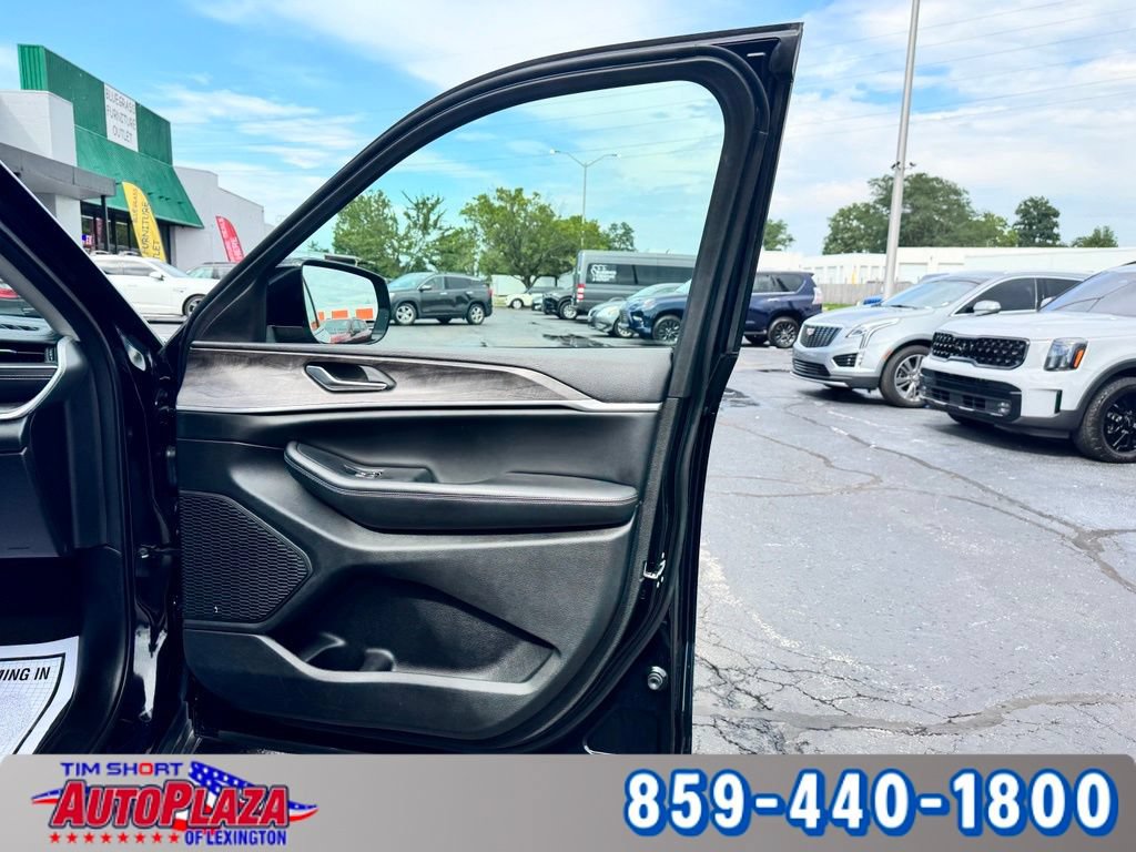 Used 2023 Jeep Grand Cherokee Limited AWD/4WD image 48