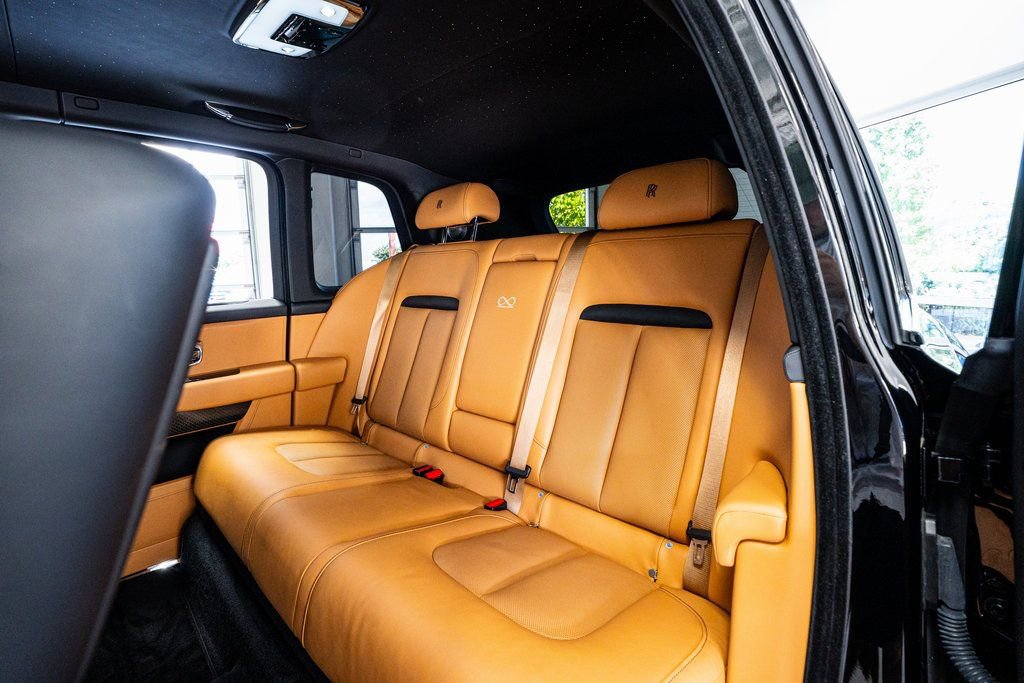 Used 2022 Rolls-Royce Cullinan Black Badge image 53
