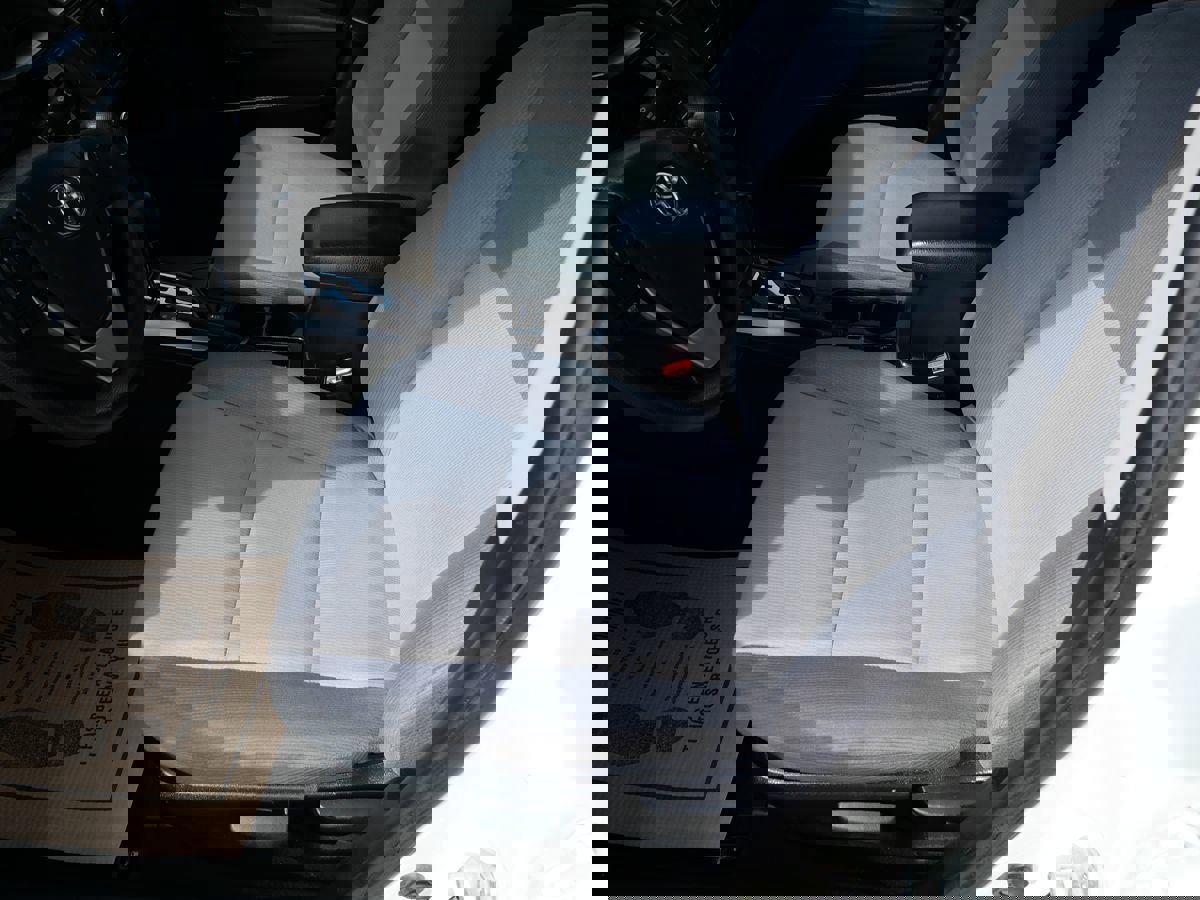 Used 2016 Toyota Corolla L image 10