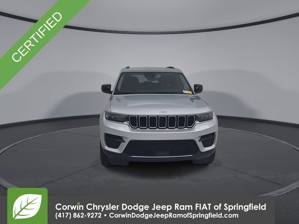 Used 2023 Jeep Grand Cherokee Laredo AWD/4WD image 5