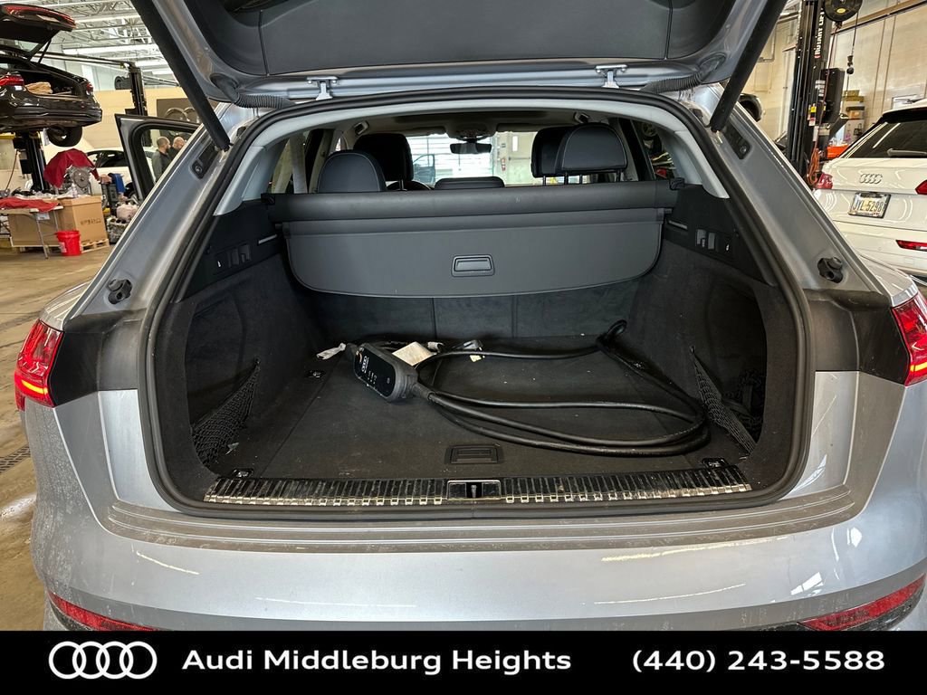 Used 2021 Audi e-tron Premium Plus w/ Premium Plus Package image 28