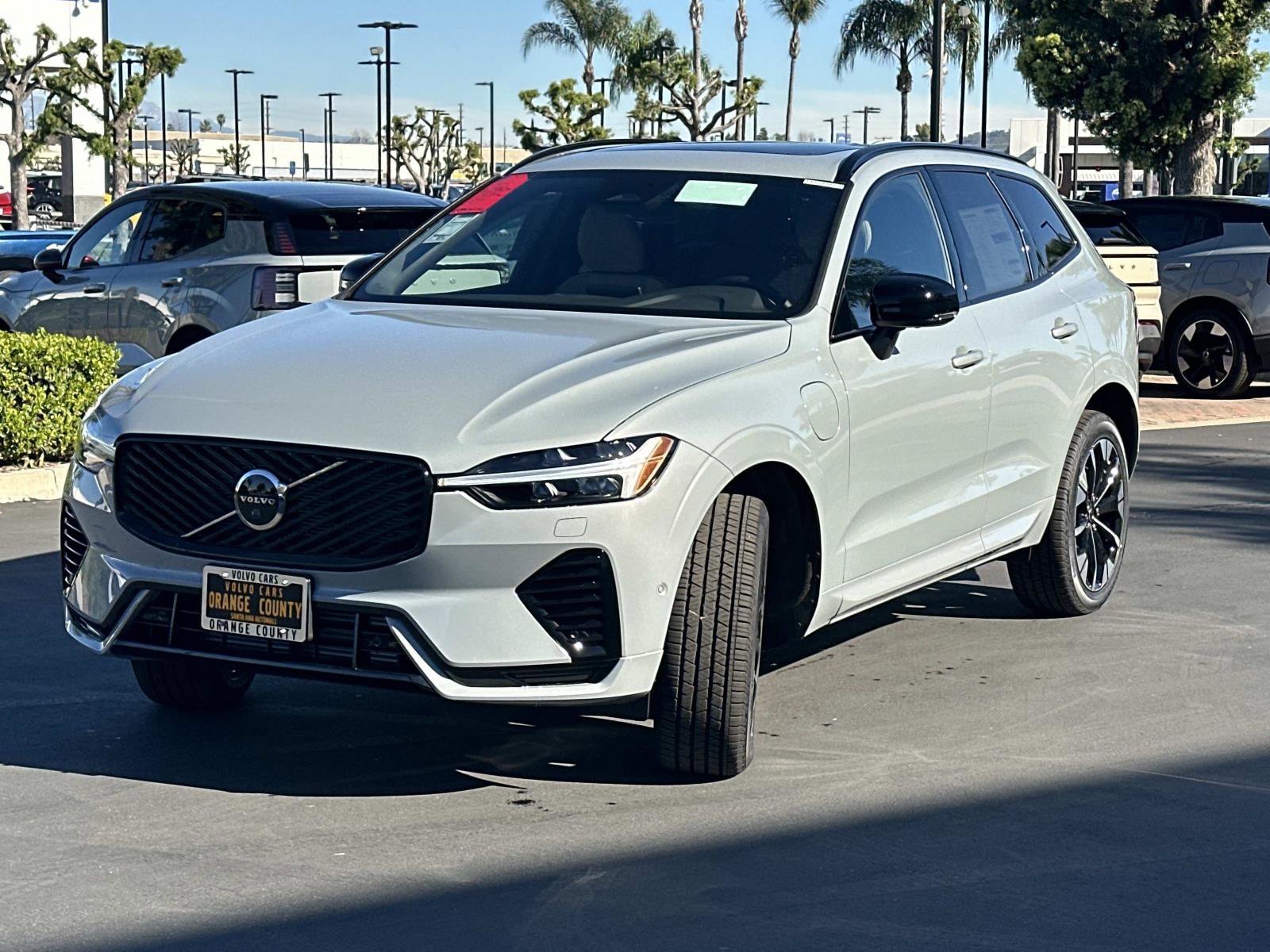 New 2026 Volvo XC60 T8 Plus w/ Climate Package AWD/4WD image 3