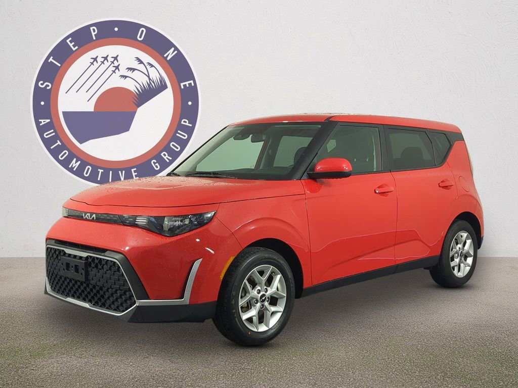 Used 2025 Kia Soul LX w/ LX Technology Package image 2