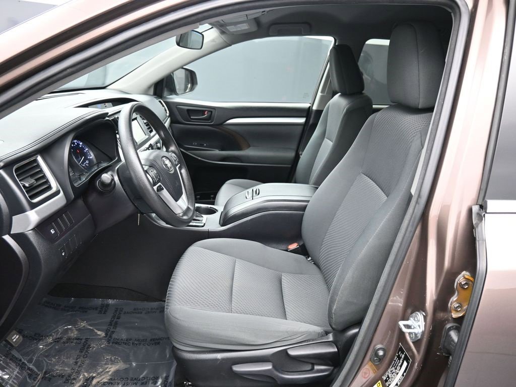 Certified 2018 Toyota Highlander LE image 18