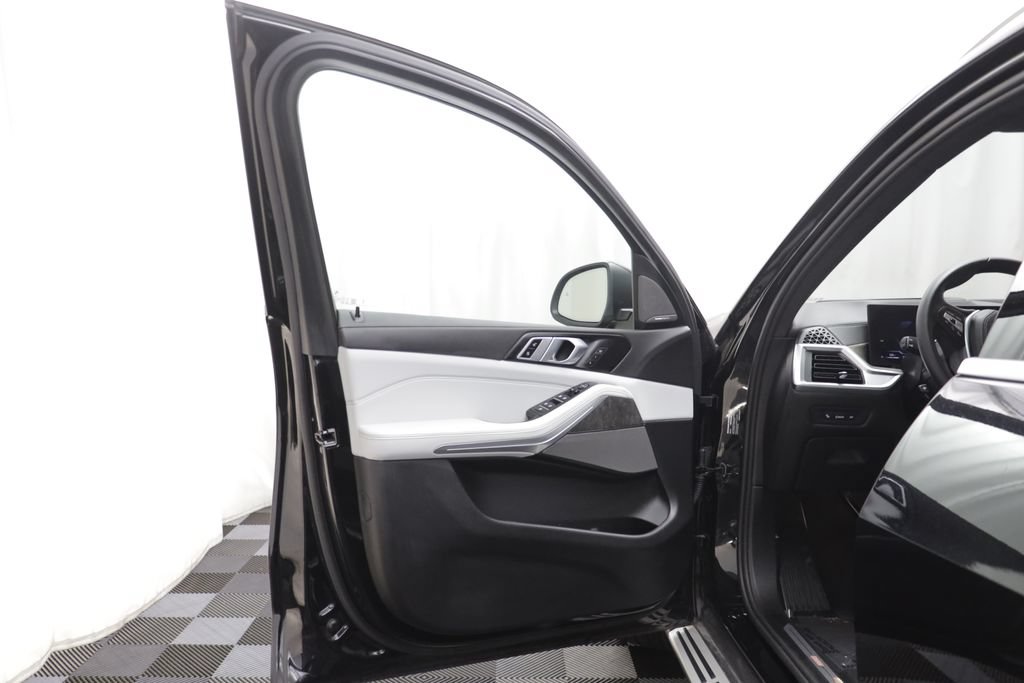 Used 2026 BMW X5 xDrive40i w/ Premium Package AWD/4WD image 4