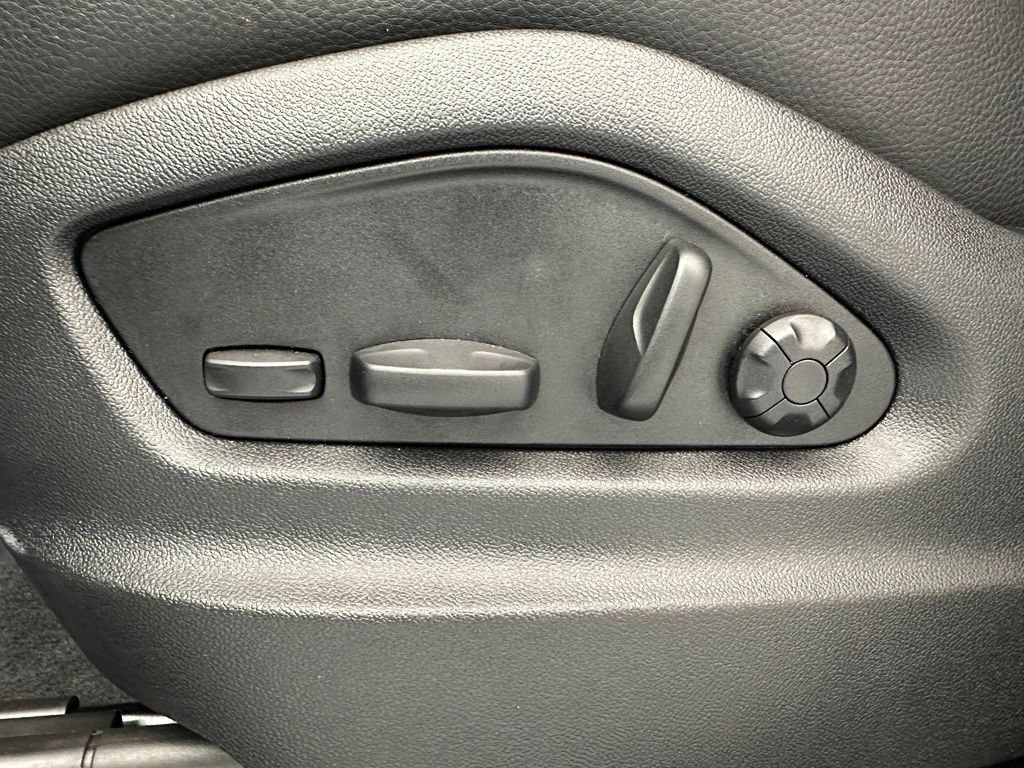Certified 2025 Porsche Cayenne AWD/4WD image 22