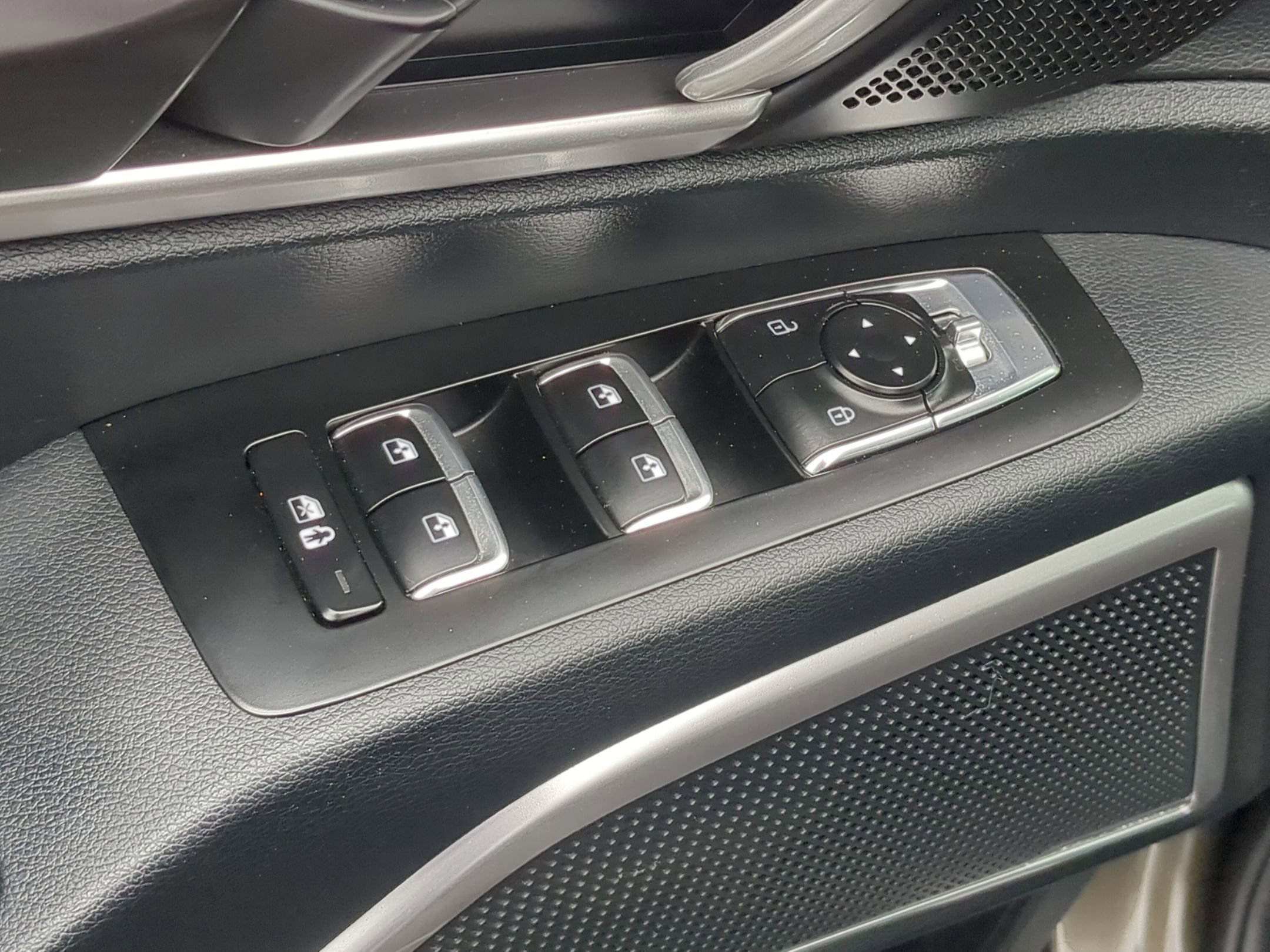 Used 2025 Kia Telluride S FWD image 15