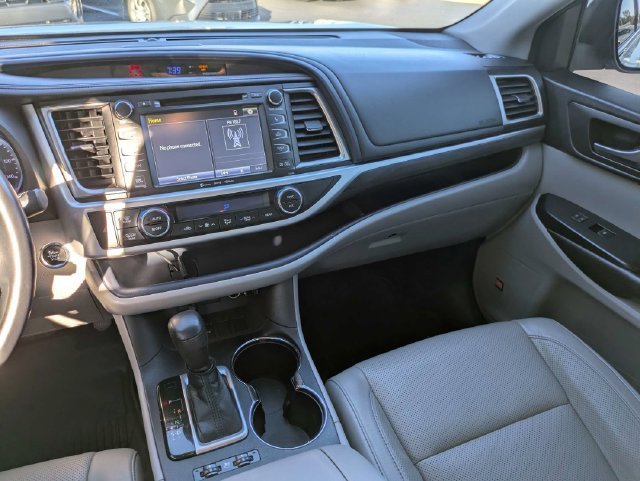 Used 2018 Toyota Highlander Limited FWD image 18