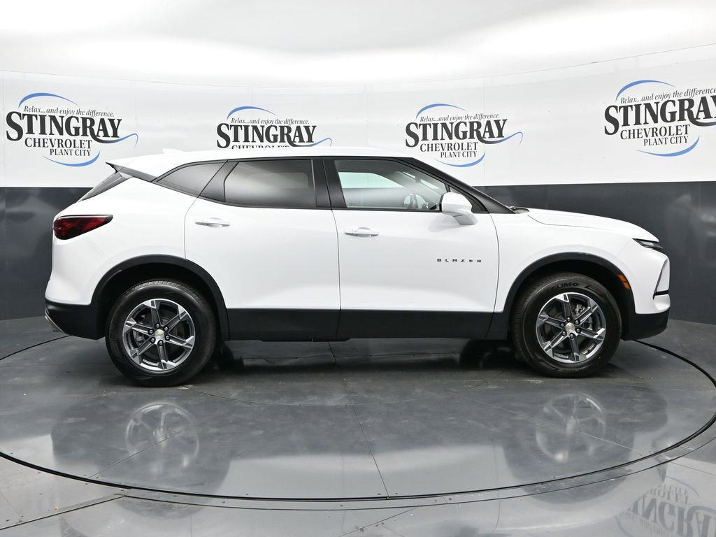 Used 2025 Chevrolet Blazer LT FWD image 8