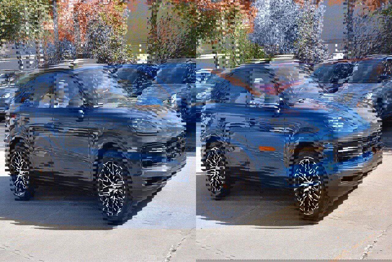 Used 2025 Porsche Cayenne image 5