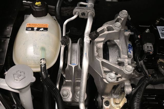 Used 2025 Nissan Kicks SR FWD image 41