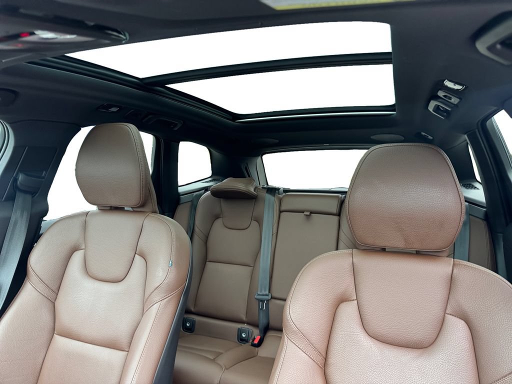 Certified 2024 Volvo XC60 B5 Plus w/ Protection Package Premier AWD/4WD image 23
