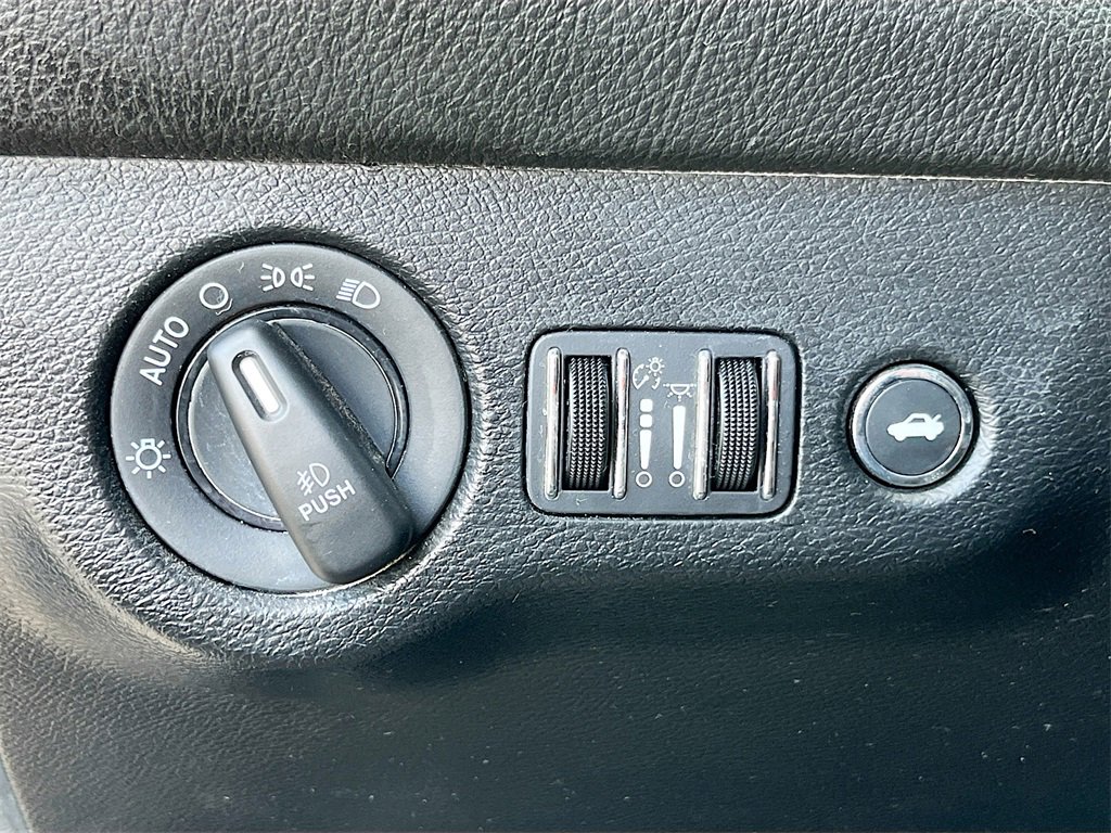 Used 2023 Dodge Challenger SXT w/ Blacktop Package image 10