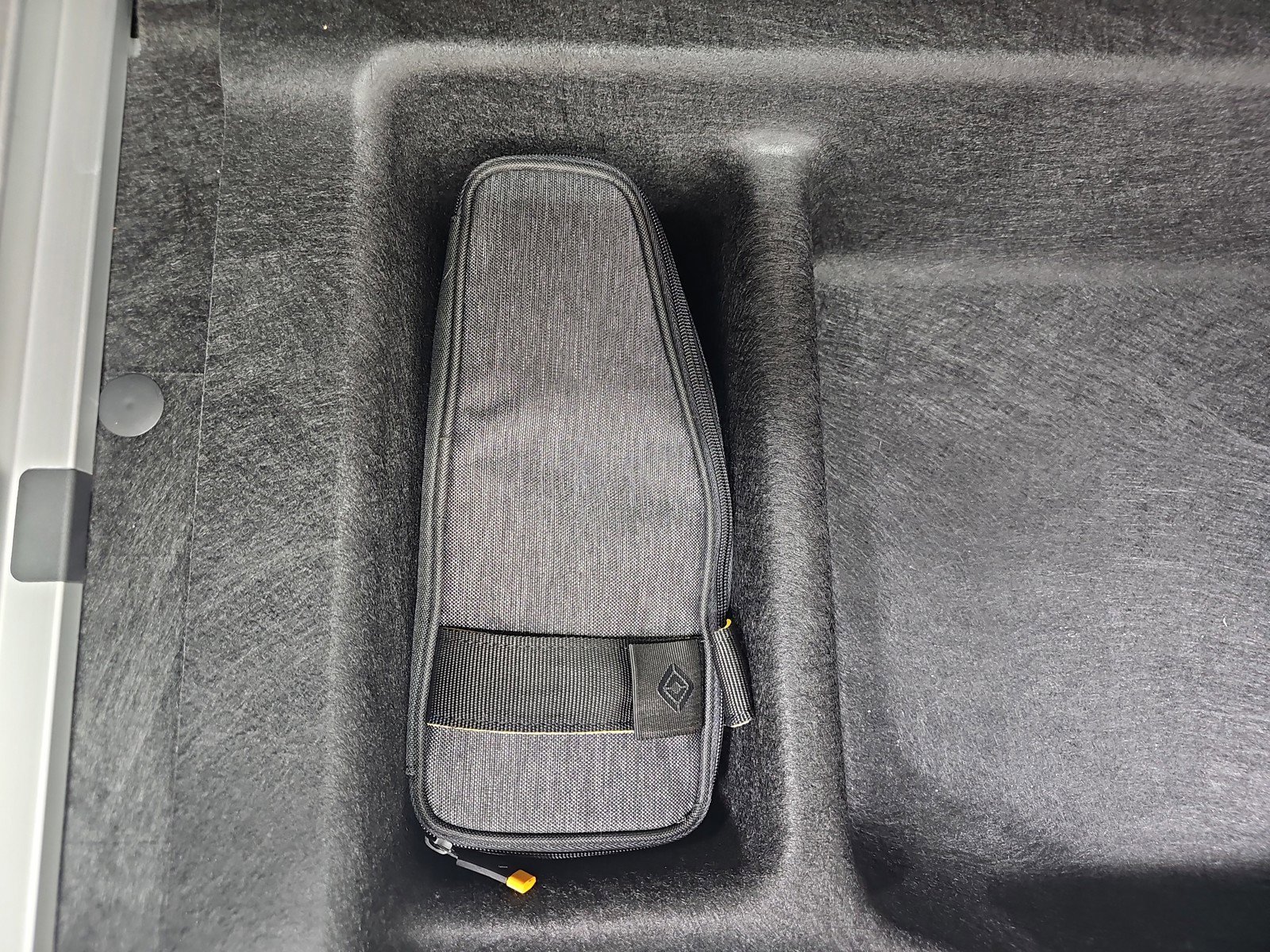 Used 2024 Rivian R1S Adventure image 34