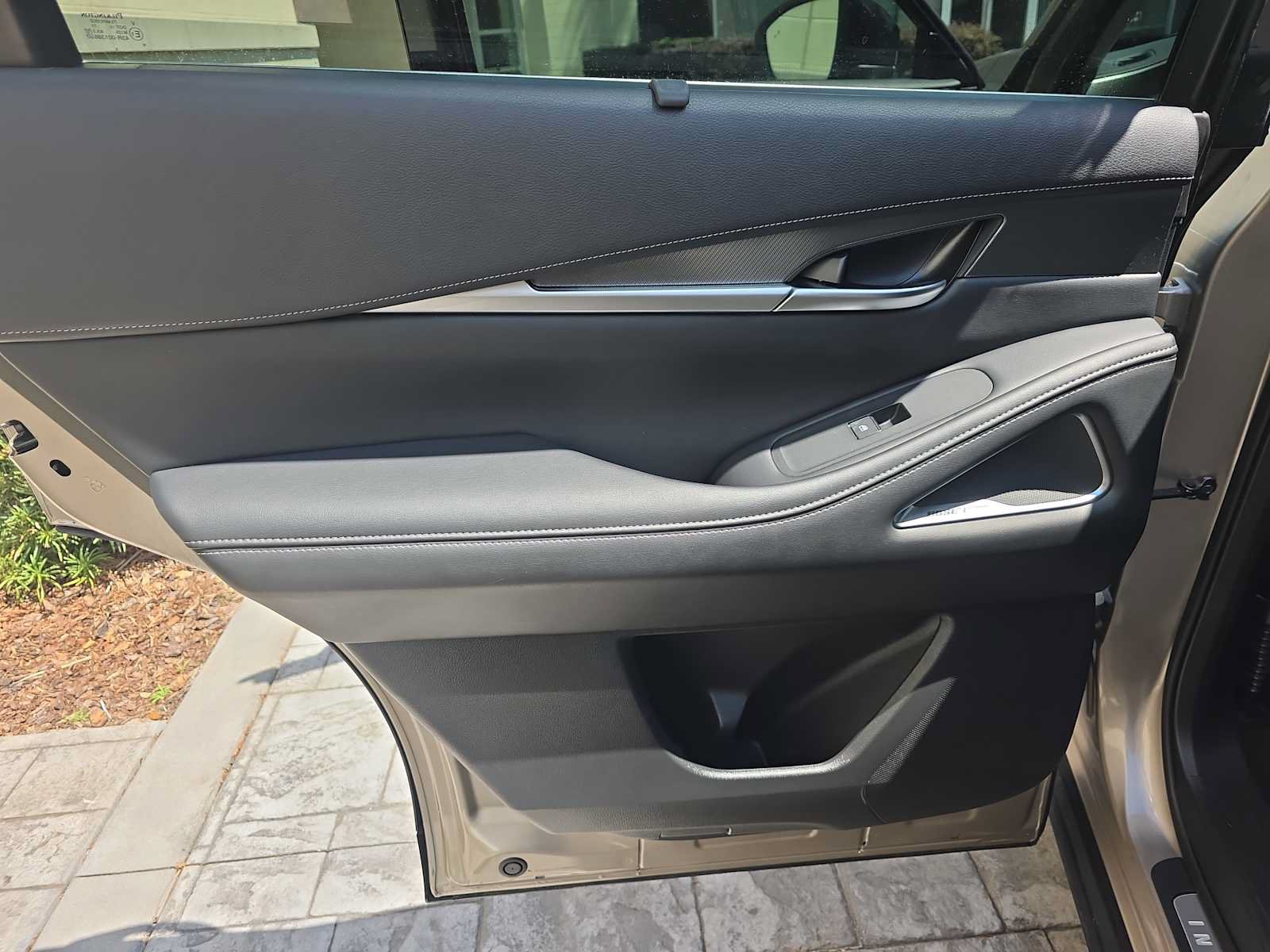 Used 2025 INFINITI QX60 Luxe FWD image 10