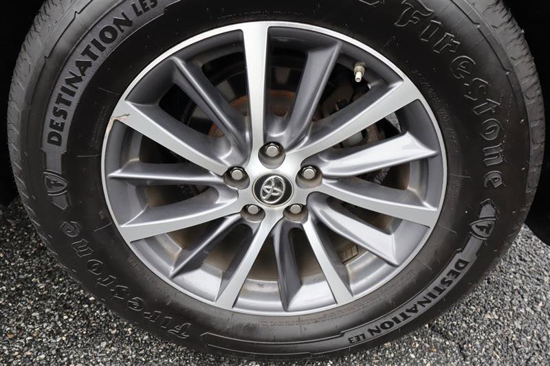 Used 2019 Toyota Highlander AWD V6 image 32