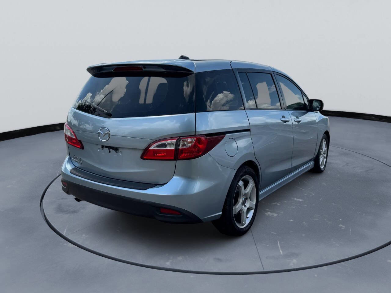 Used 2012 MAZDA MAZDA5 Touring w/ Moonroof & Audio Pkg image 6