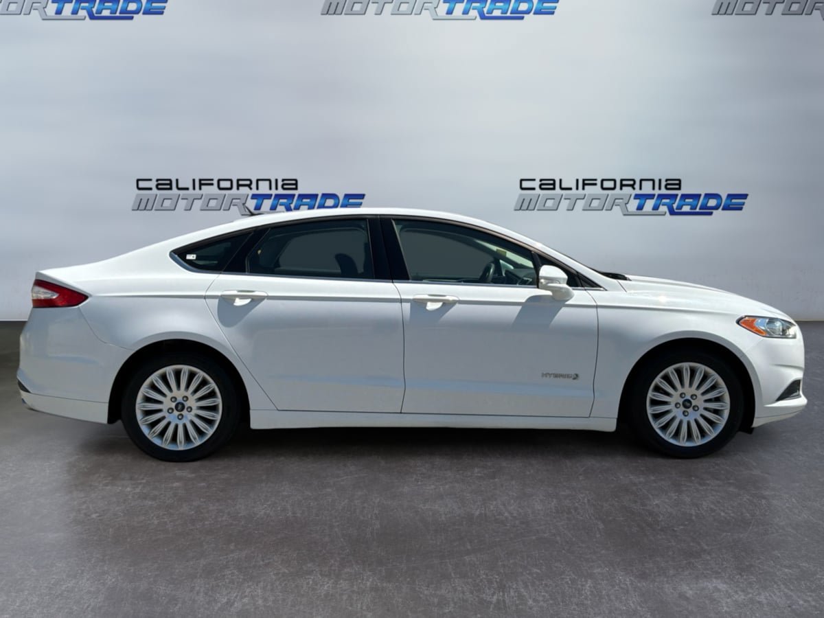 Used 2016 Ford Fusion SE FWD image 4