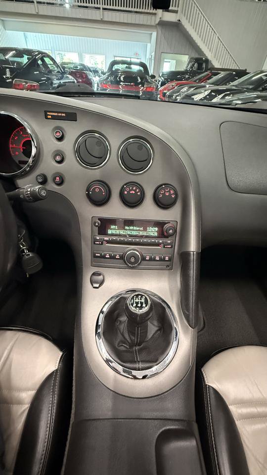Used 2008 Pontiac Solstice Convertible w/ Premium Package RWD image 35