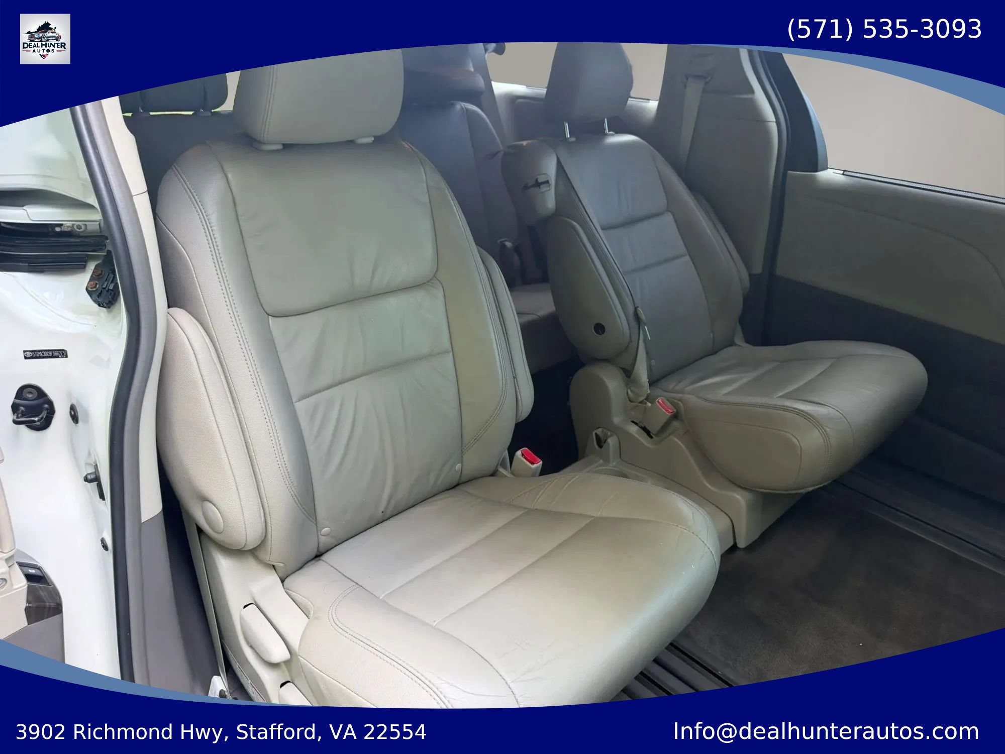Used 2015 Toyota Sienna XLE w/ XLE Navigation Package FWD image 17