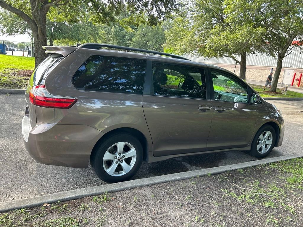 Used 2020 Toyota Sienna LE FWD image 6