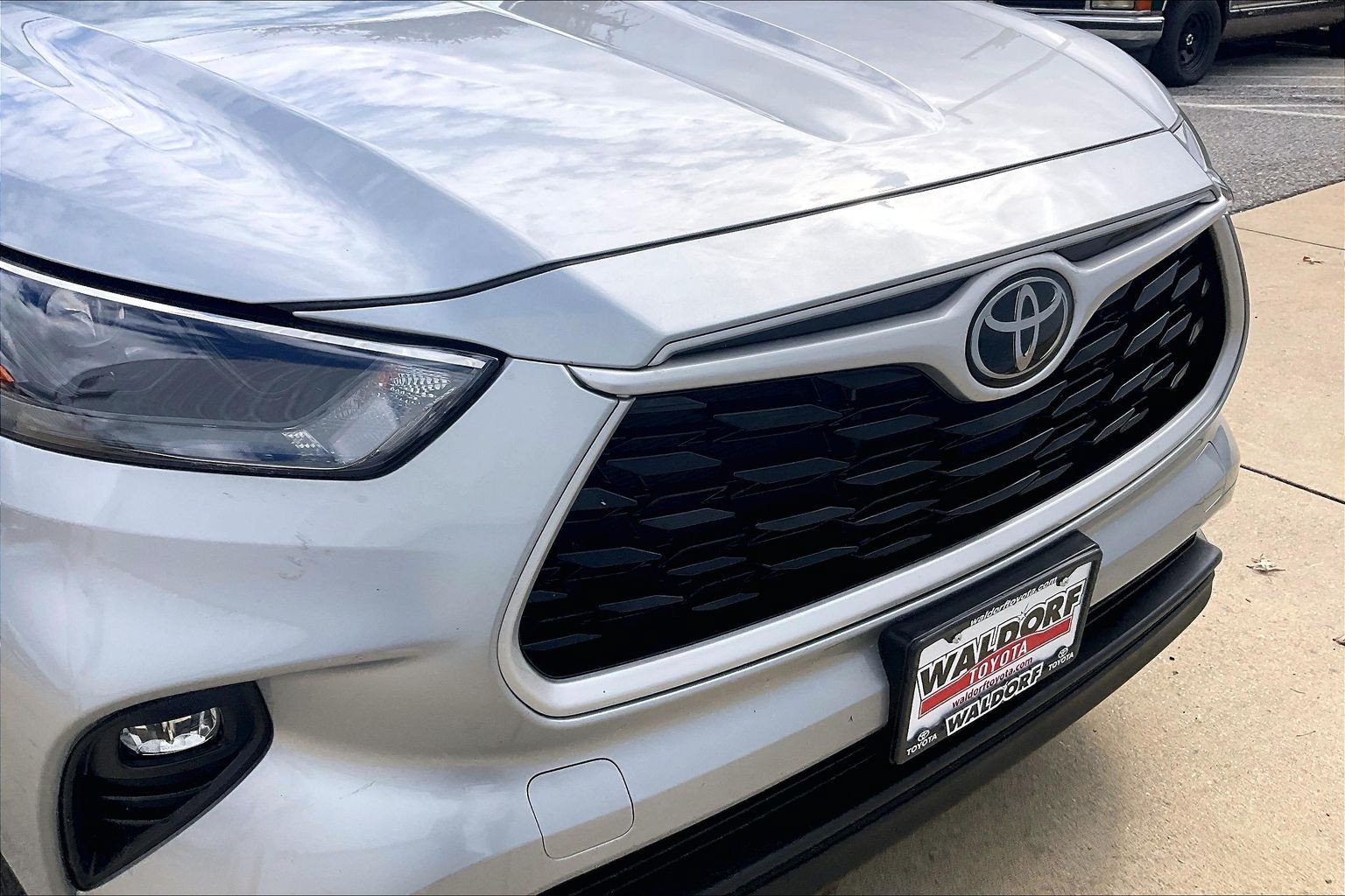 Used 2024 Toyota Highlander LE AWD/4WD image 35