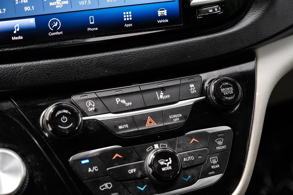 Used 2021 Chrysler Pacifica Touring-L FWD image 22